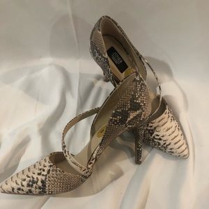 Jones New York snake skin shoes